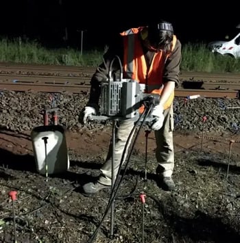 realização de ensaio penetrométrico junto a uma linha ferroviária