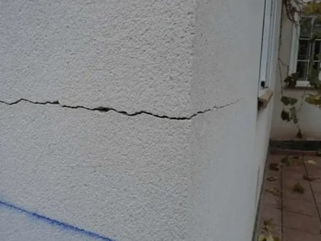 Fissura na fachada
