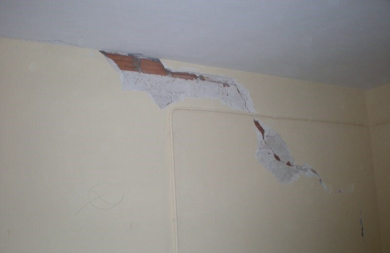 fissuras nas paredes 