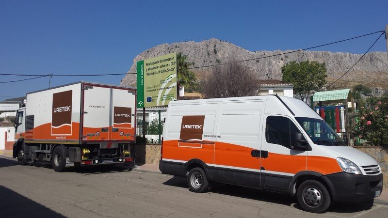 camião e carrinha da uretek