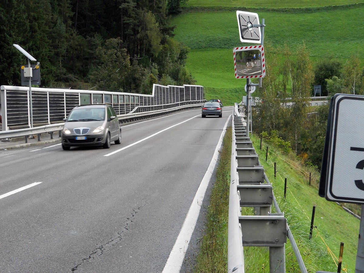 rachaduras na estrada