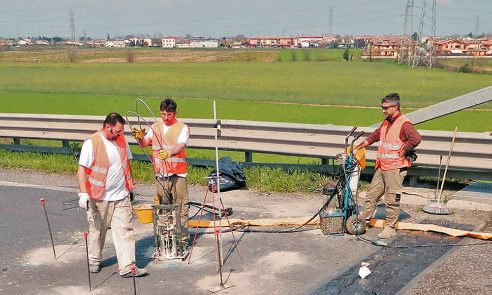 injeções de resina sob o pavimento