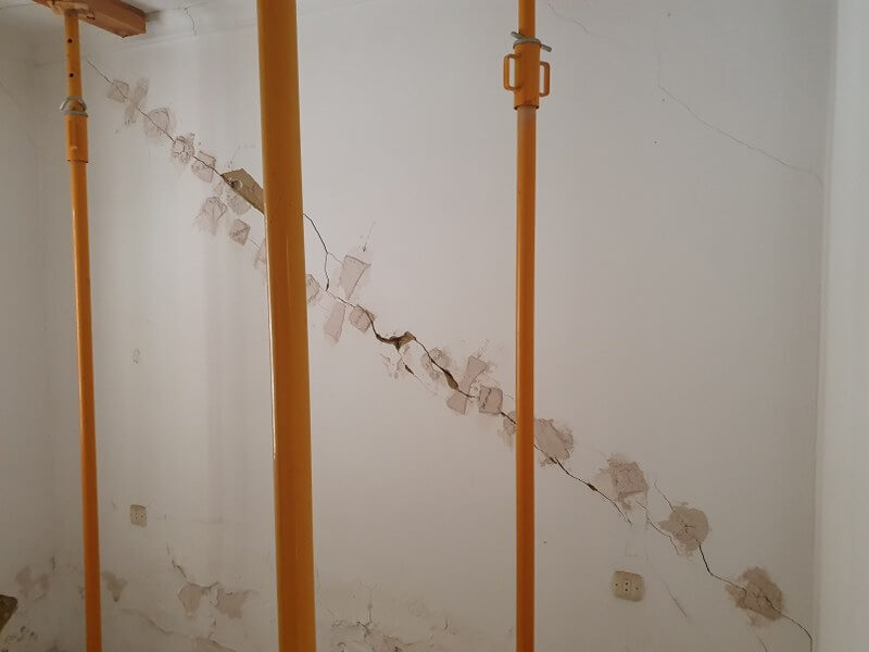 fissuras nas paredes
