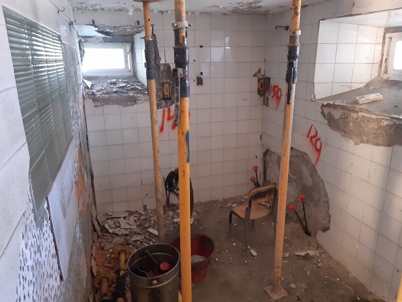 Injecções de resina no interior do edifício