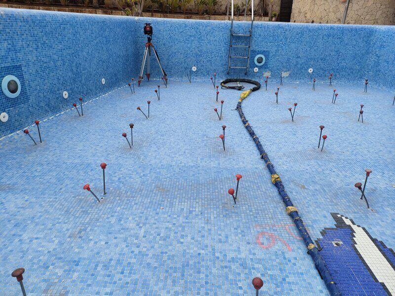 Malha de injeção no interior da piscina