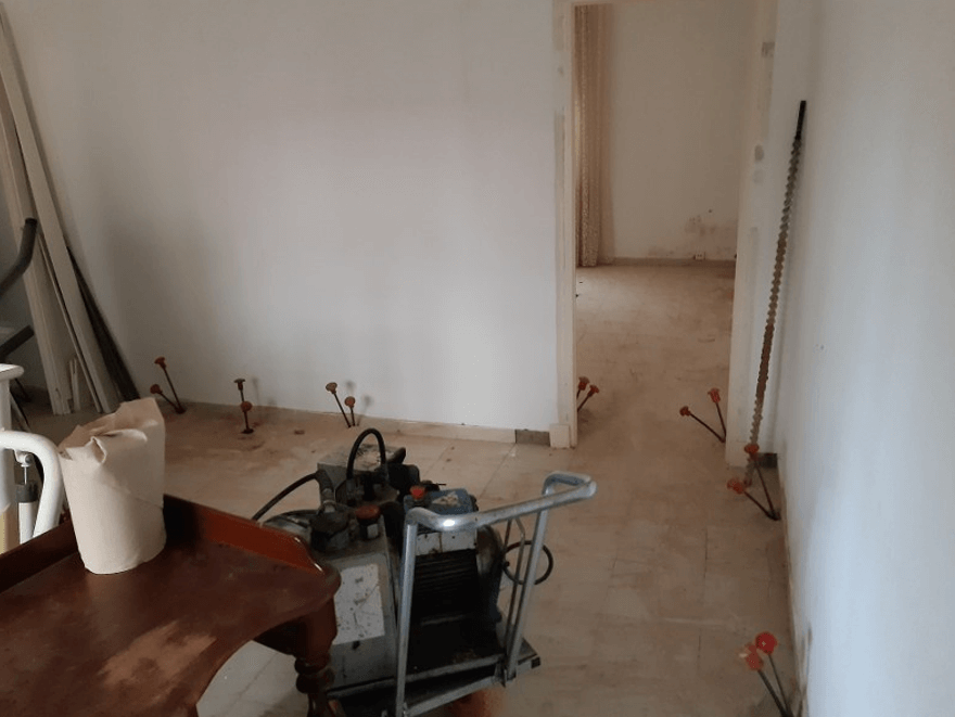 Injecções de resina no interior da casa