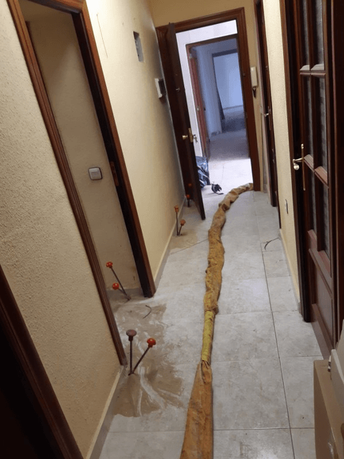 Injecções de resina no interior da casa