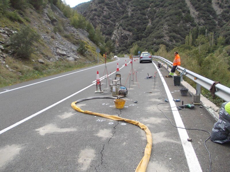 Injeção de resina no pavimento rodoviário
