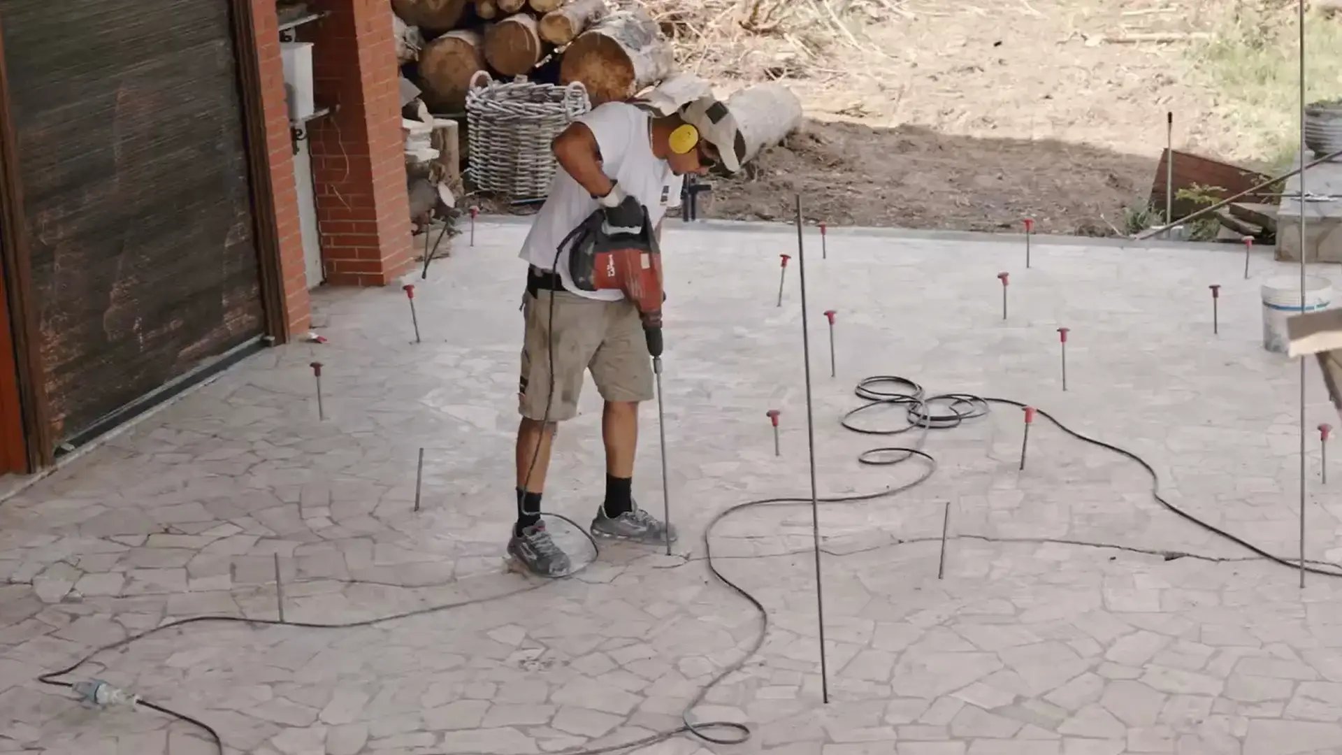 Inserção dos tubos perfurados Uretek Multipoint