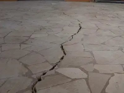 Terreno com fissuras