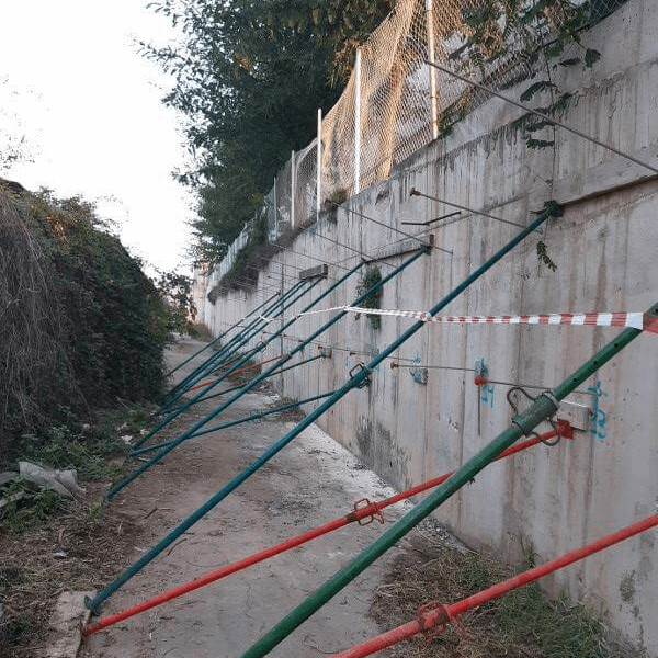 Muro ligeiramente inclinado ou com ligeiro abaulamento