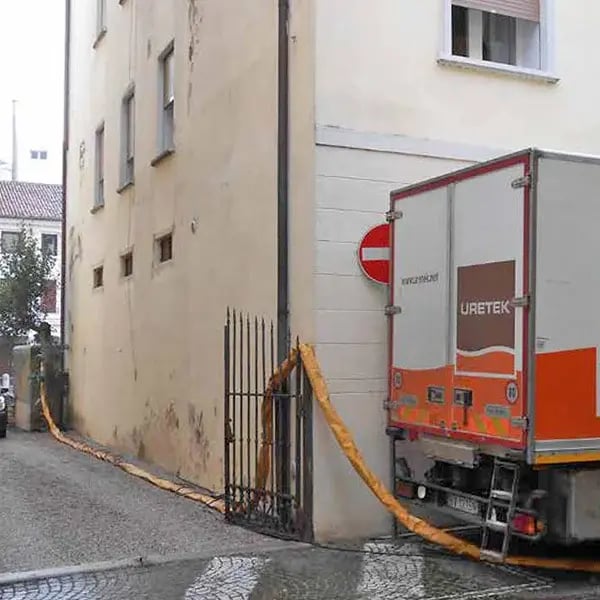 Camião-oficina da Uretek
